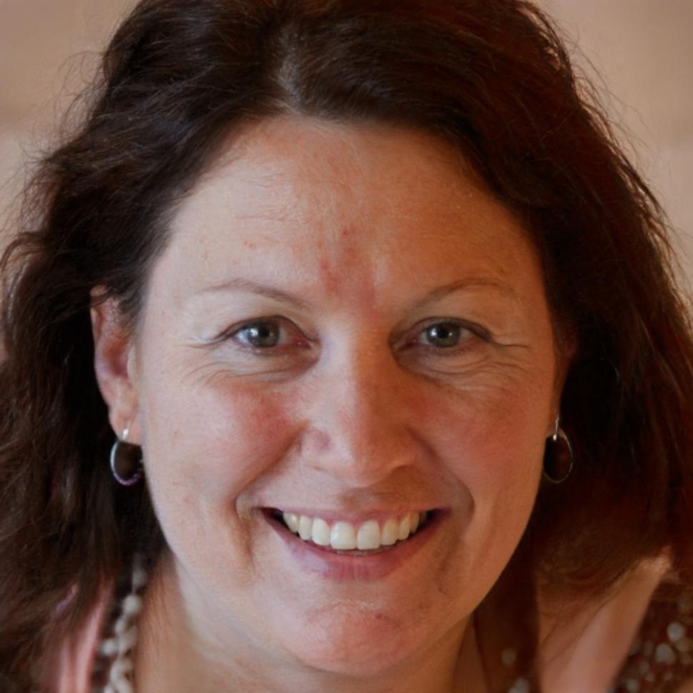 Portrait de Camille Mercier, formatrice en développement fullstack